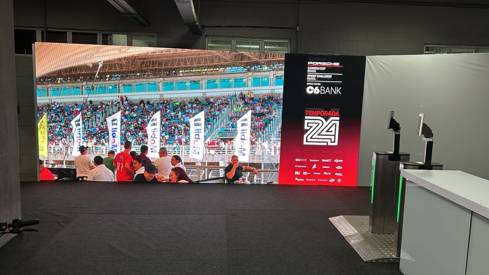 Aluguel de Painel de LED, TVs Profissionais, Monitores, Totens Touch Screen e Óculos de Realidade Virtual em Recife