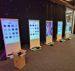 Aluguel de Totem Digital Painel de LED e Projetor para Eventos da Copa 2026