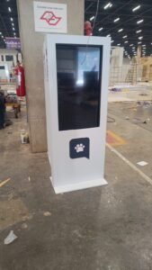 aluguel de painel de led de alta resolução e totem interativo para stands feiras eventos promocionais e congressos