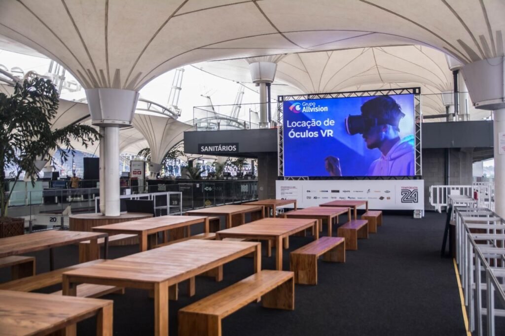 Aluguel de Painel de LED, Totem Touch Screen, Holograma 3D e Vidwal para Eventos