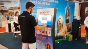 aluguel de painel de led e totem interativo touch screen para eventos corporativos feiras exposições e shows