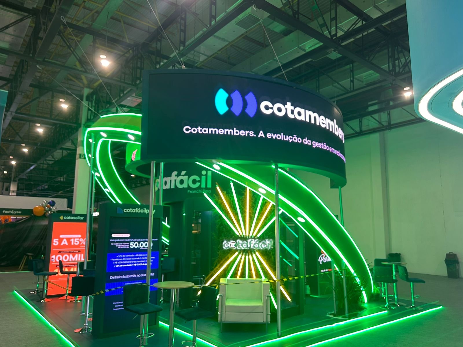 Aluguel de Painéis de LED Touchscreen, Curvos e Borda Infinita em Recife