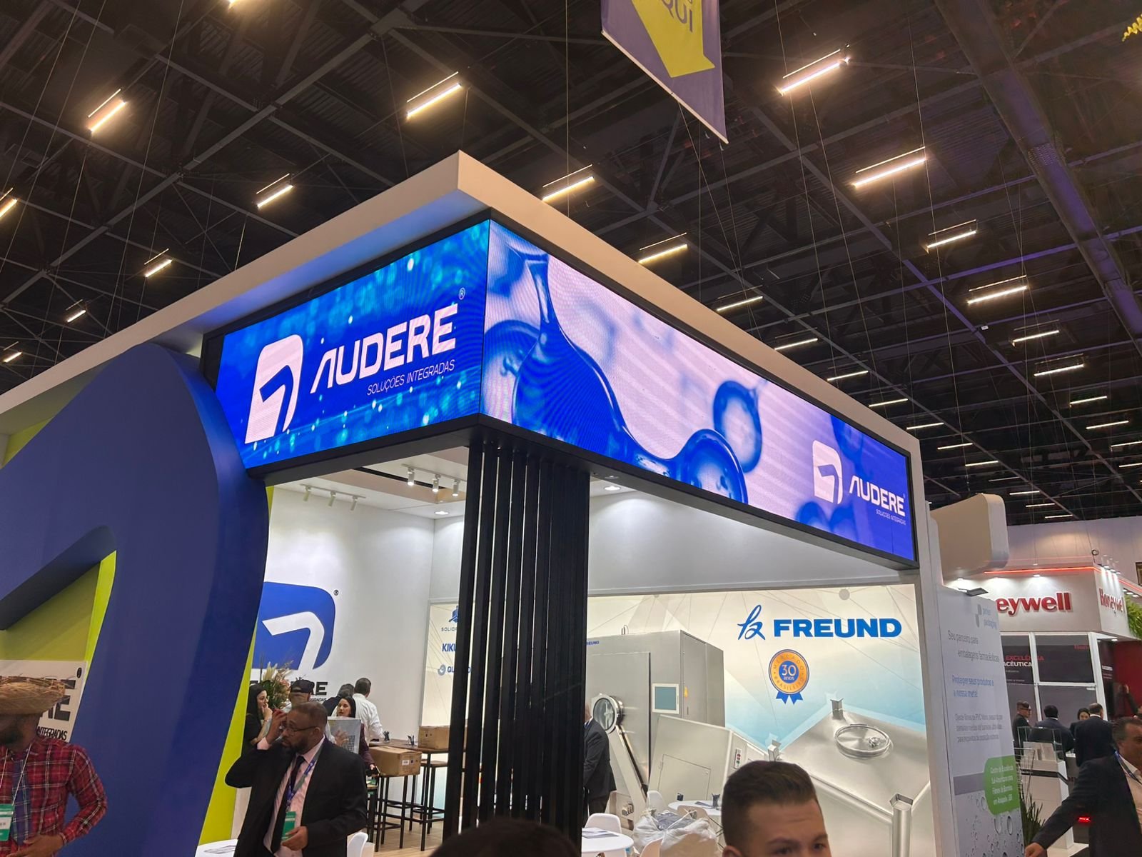 Aluguel de Painéis de LED Touchscreen, Curvos e Borda Infinita em Recife